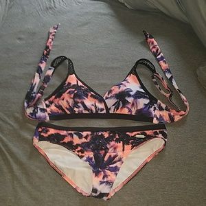 VENUS Bikini Set