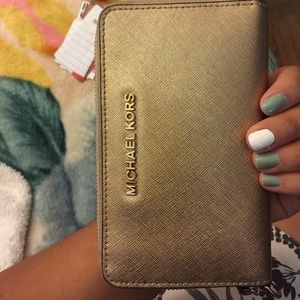 Michael kors wallet