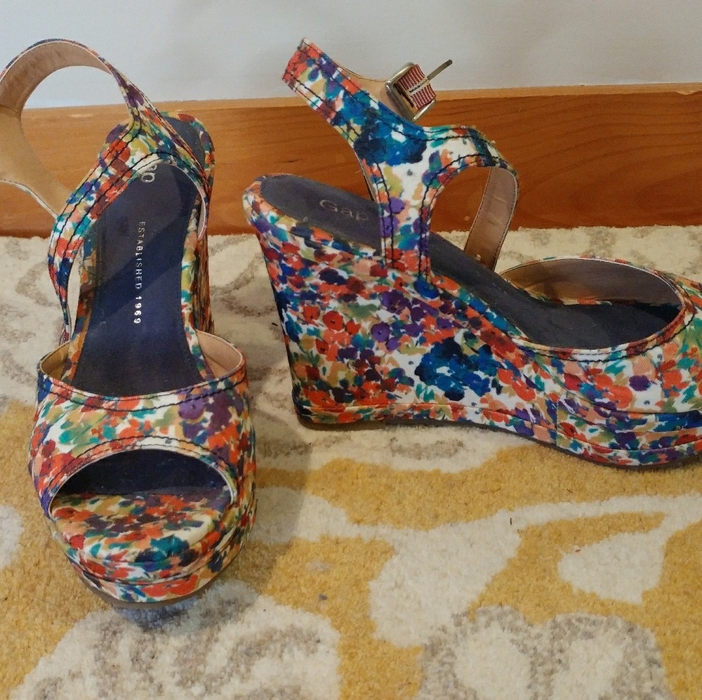 Floral wedges