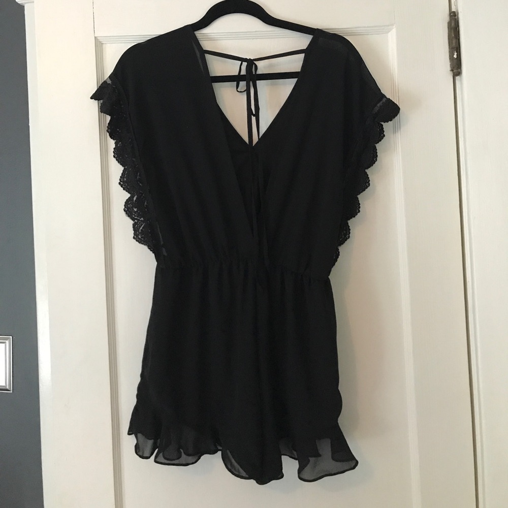 Lace ruffle romper - Picture 2 of 4