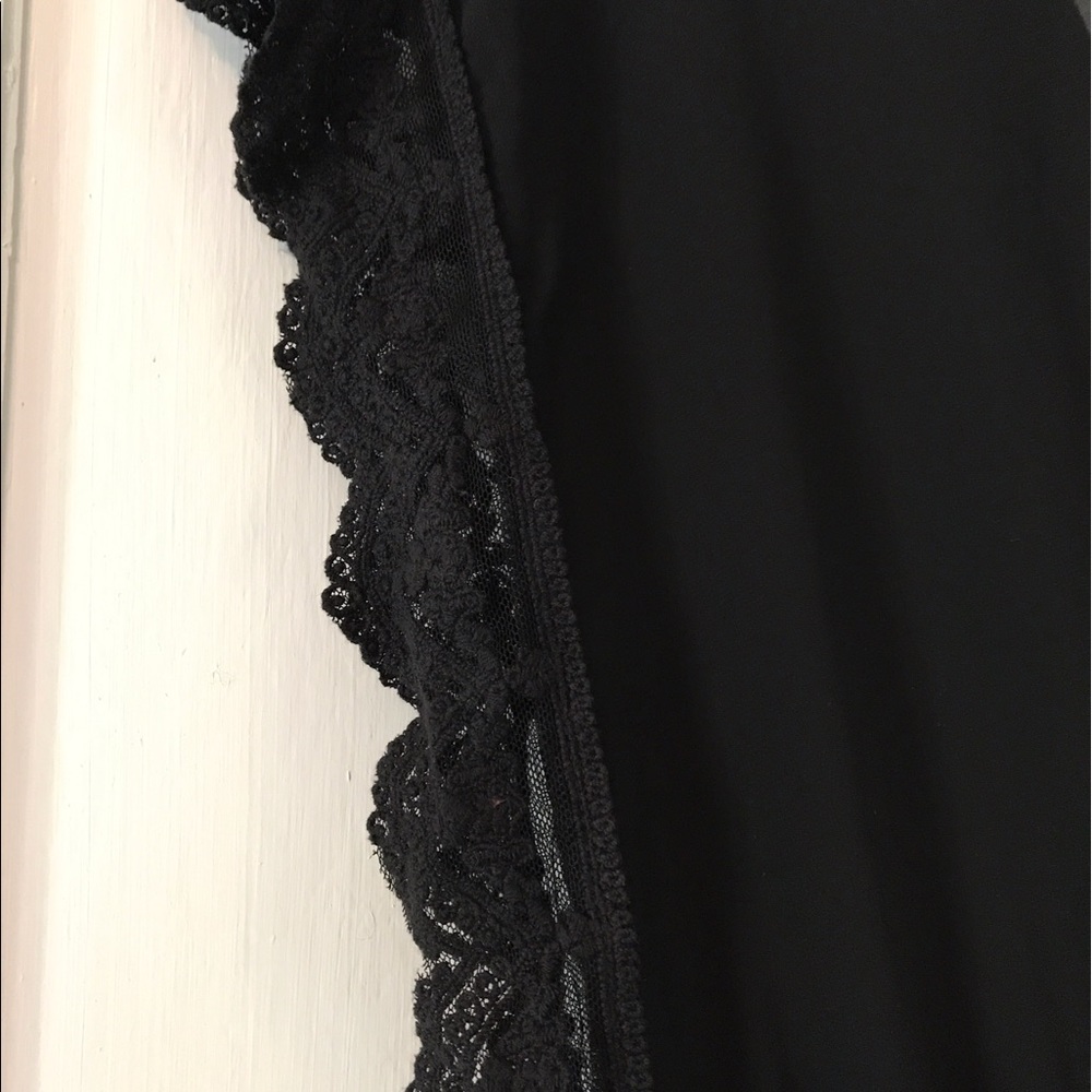 Lace ruffle romper - Picture 3 of 4