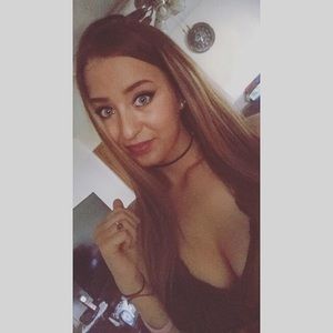 Meet your Posher, Deena