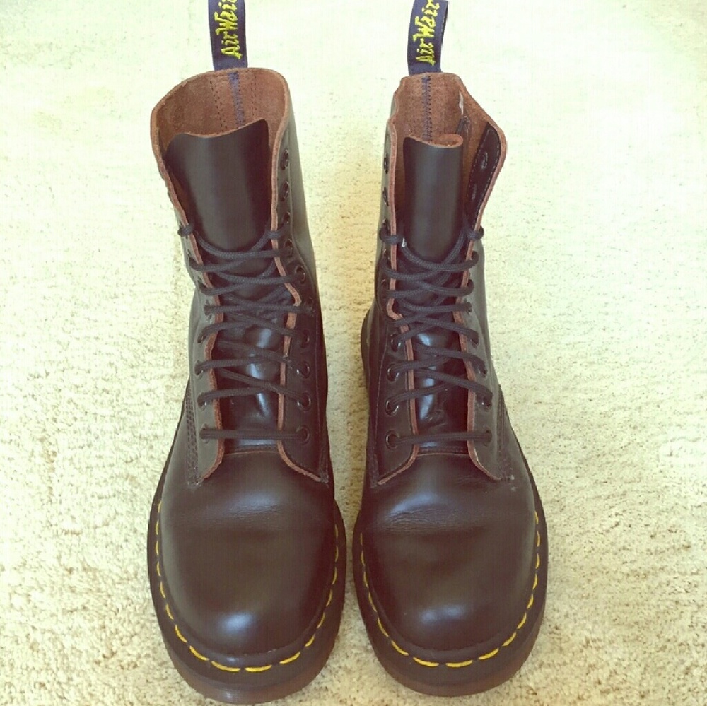 Dr. Martens Vintage 1490 Black Quilon