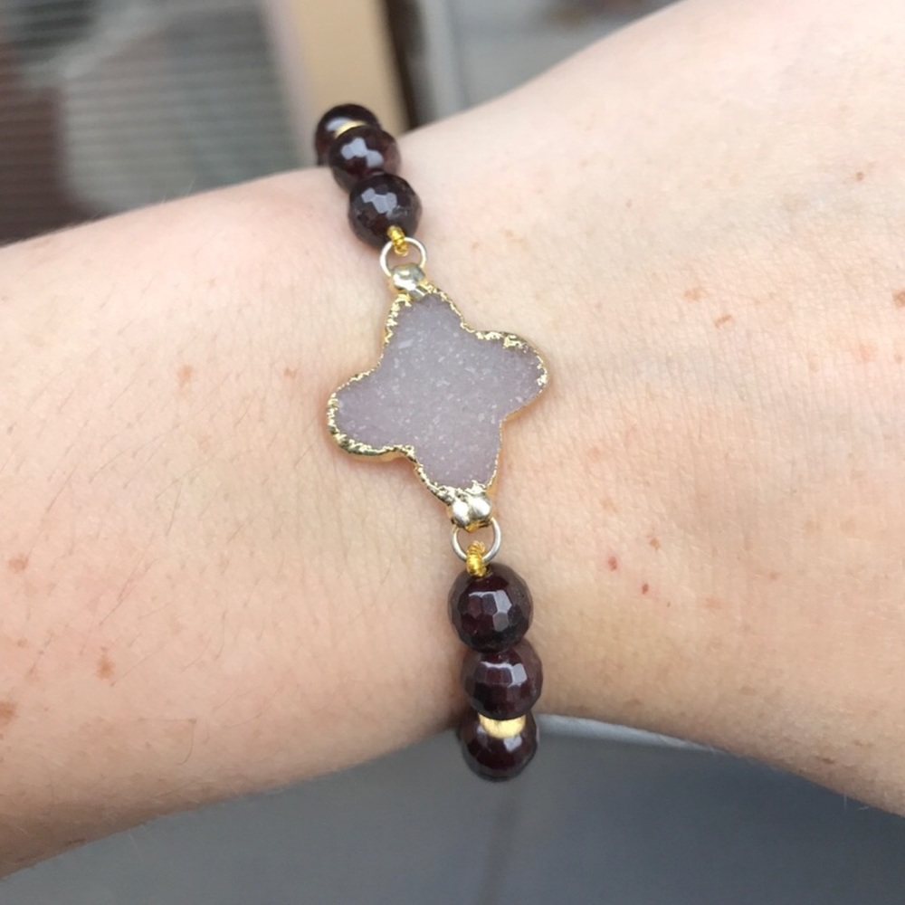 Druzy Clover Garnet Beaded Bracelet