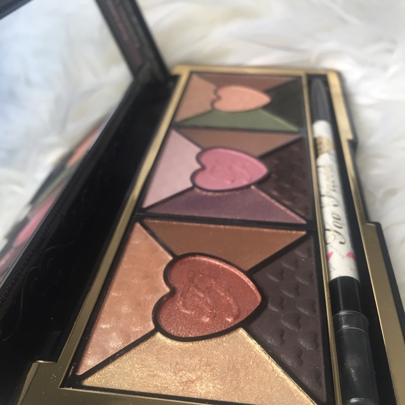Too faced Love palette 💓💓 - Picture 3 of 4