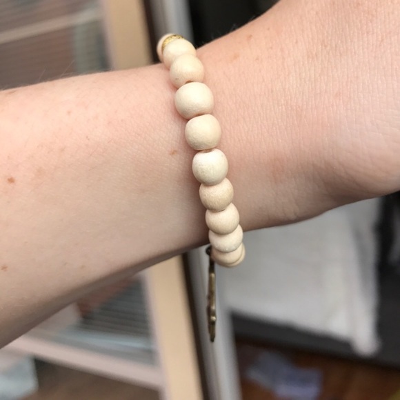 Hamsa wood beaded stretch Bracelet - Picture 6 of 6