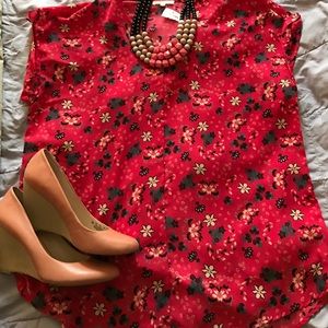 Cute NWT flowy printed blouse