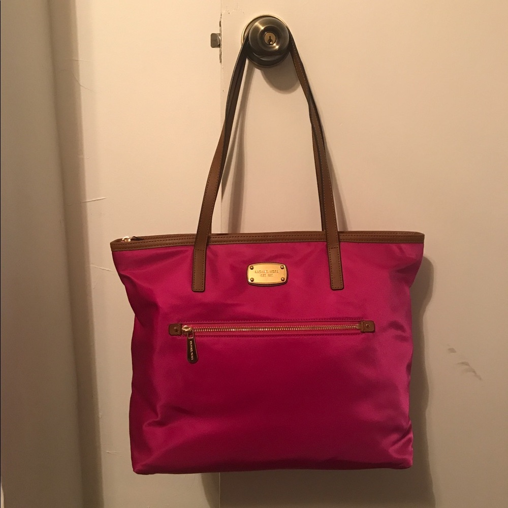 Michael Kors tote.. lowest price 🤙🏾