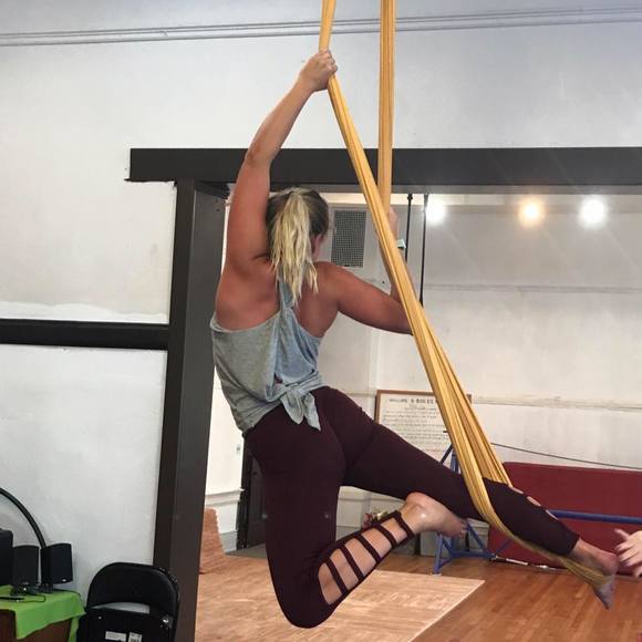 Meet your Posher, Lori - Picture 1 of 1