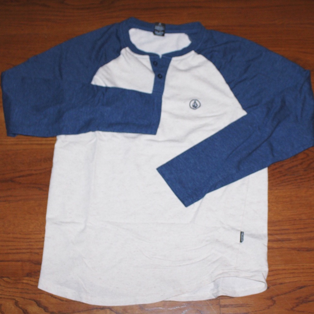 VOLCOM BASEBALL TSHIRT SIZE MEDIUM