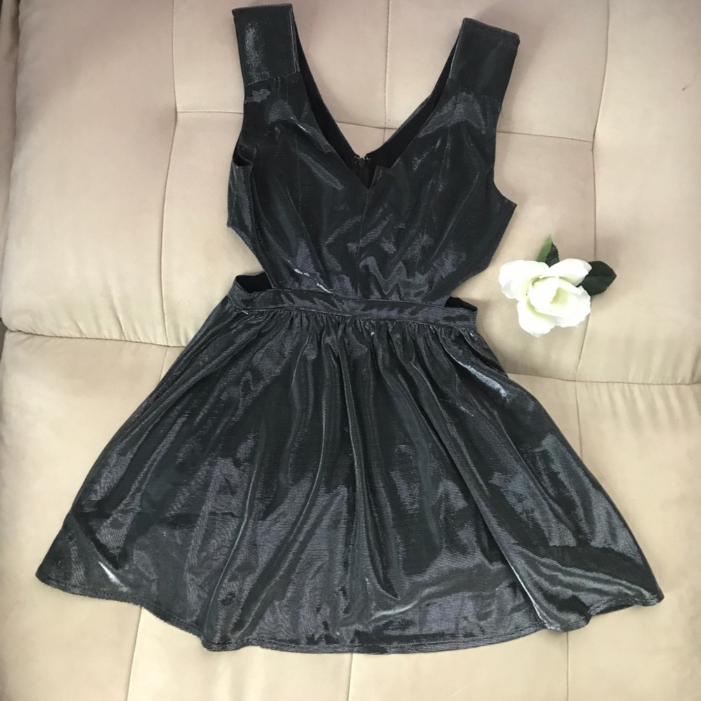 LOWER PRICE!!!  Valija shimmery dress✨