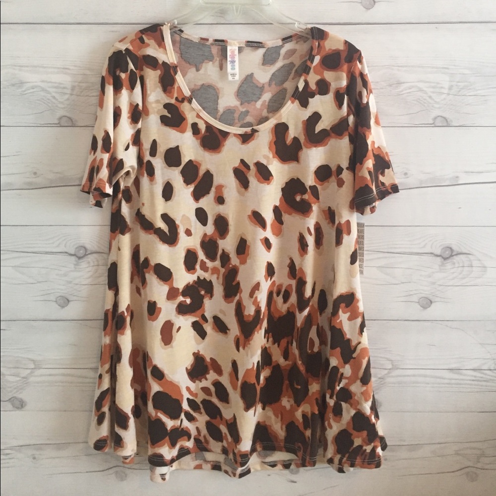 ✨NWT LULAROE LEOPARD PRINT PERFECT TEE✨