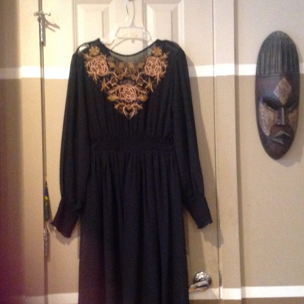 NEW ZARA BLACK DRESS WITH EMBROIDERY DETAIL