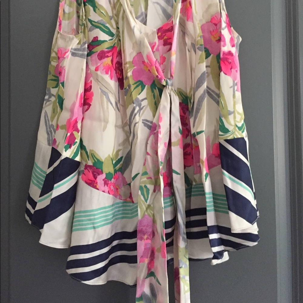 Top - Picture 2 of 3