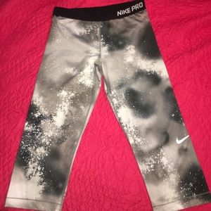 Marbled Nike pro Capri leggings!!
