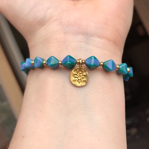 Flower turquoise color Beaded stretch Bracelet - Picture 2 of 6