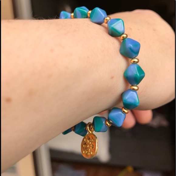 Flower turquoise color Beaded stretch Bracelet - Picture 3 of 6