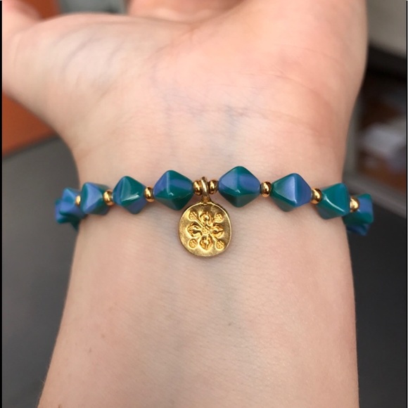 Flower turquoise color Beaded stretch Bracelet - Picture 4 of 6