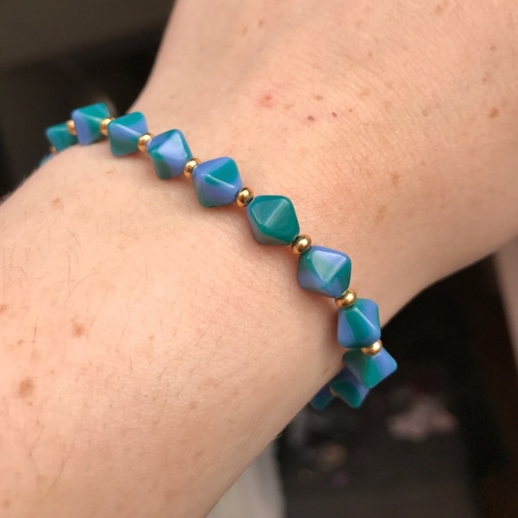 Flower turquoise color Beaded stretch Bracelet - Picture 5 of 6