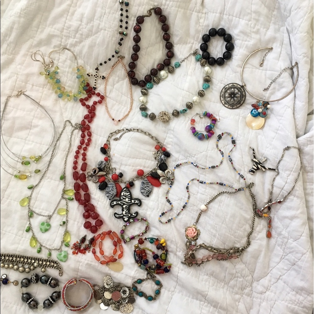 Costume jewelry 30+ pieces