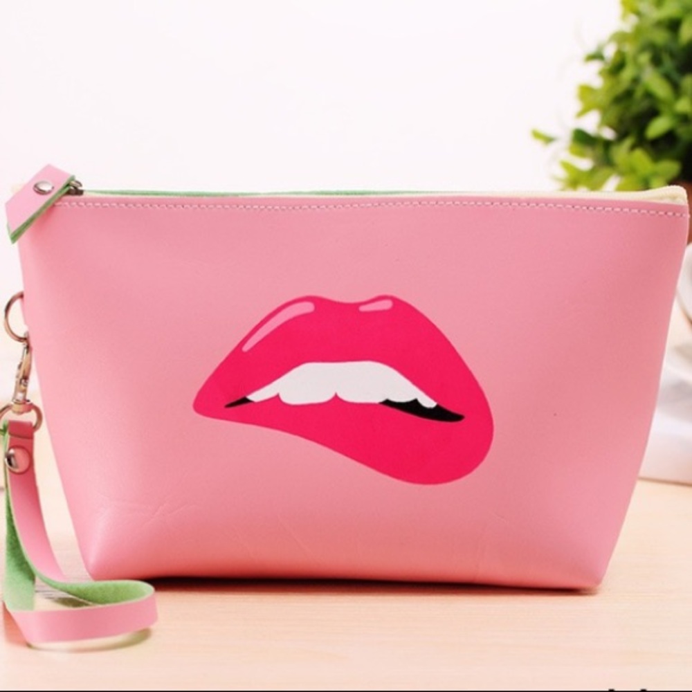 👄 Pink Makeup Bag