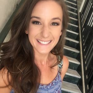 Meet your Posher, Holley