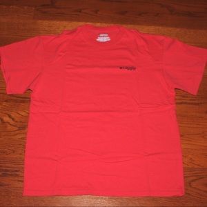 COLUMBIA RED TSHIRT SIZE LARGE