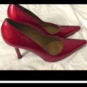 Red patent fever pumps