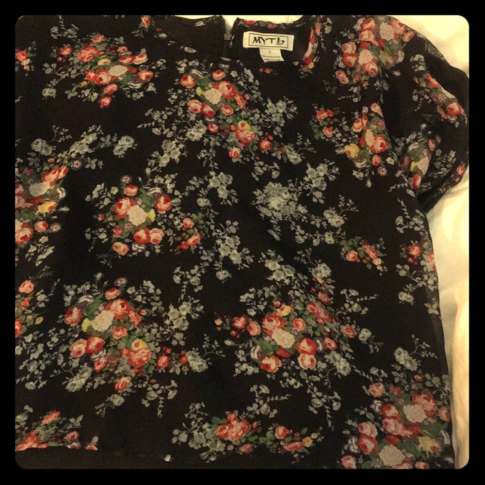 Black floral crop top