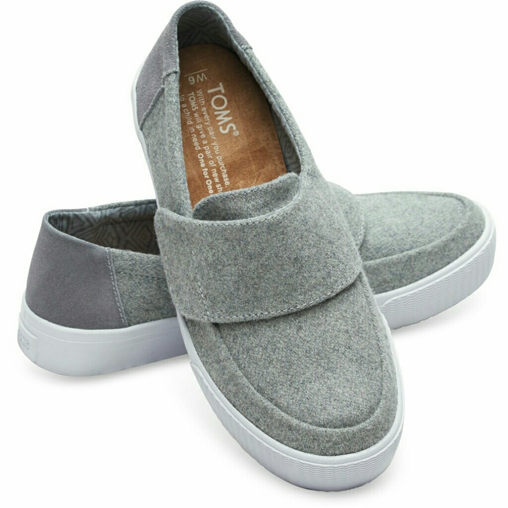Tom's grey shoes