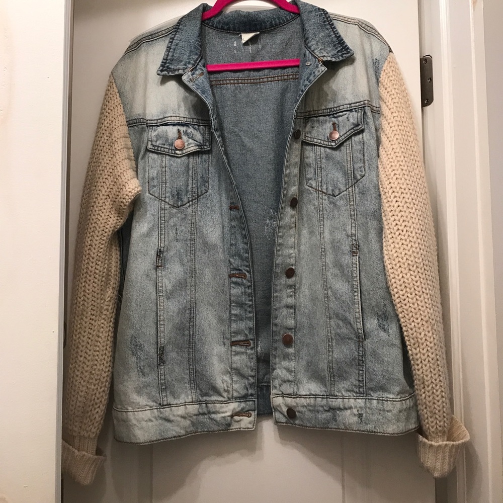 Amazing sweater sleeve denim jacket