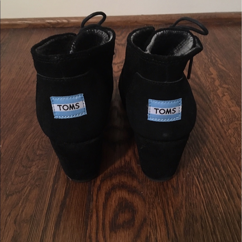 Black suede Toms lace up wedges / booties Size 8