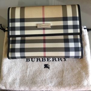 Burberry wallet with dust bag! Can fit 6+ cards!