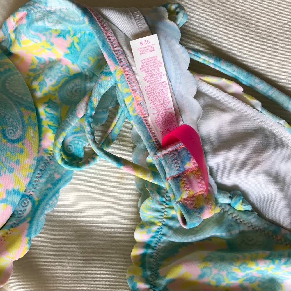 Victoria Secret bikini - Picture 3 of 3