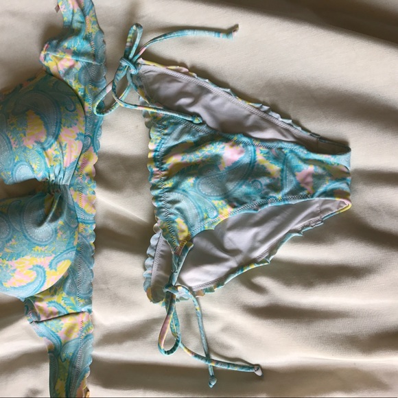 Victoria Secret bikini - Picture 2 of 3