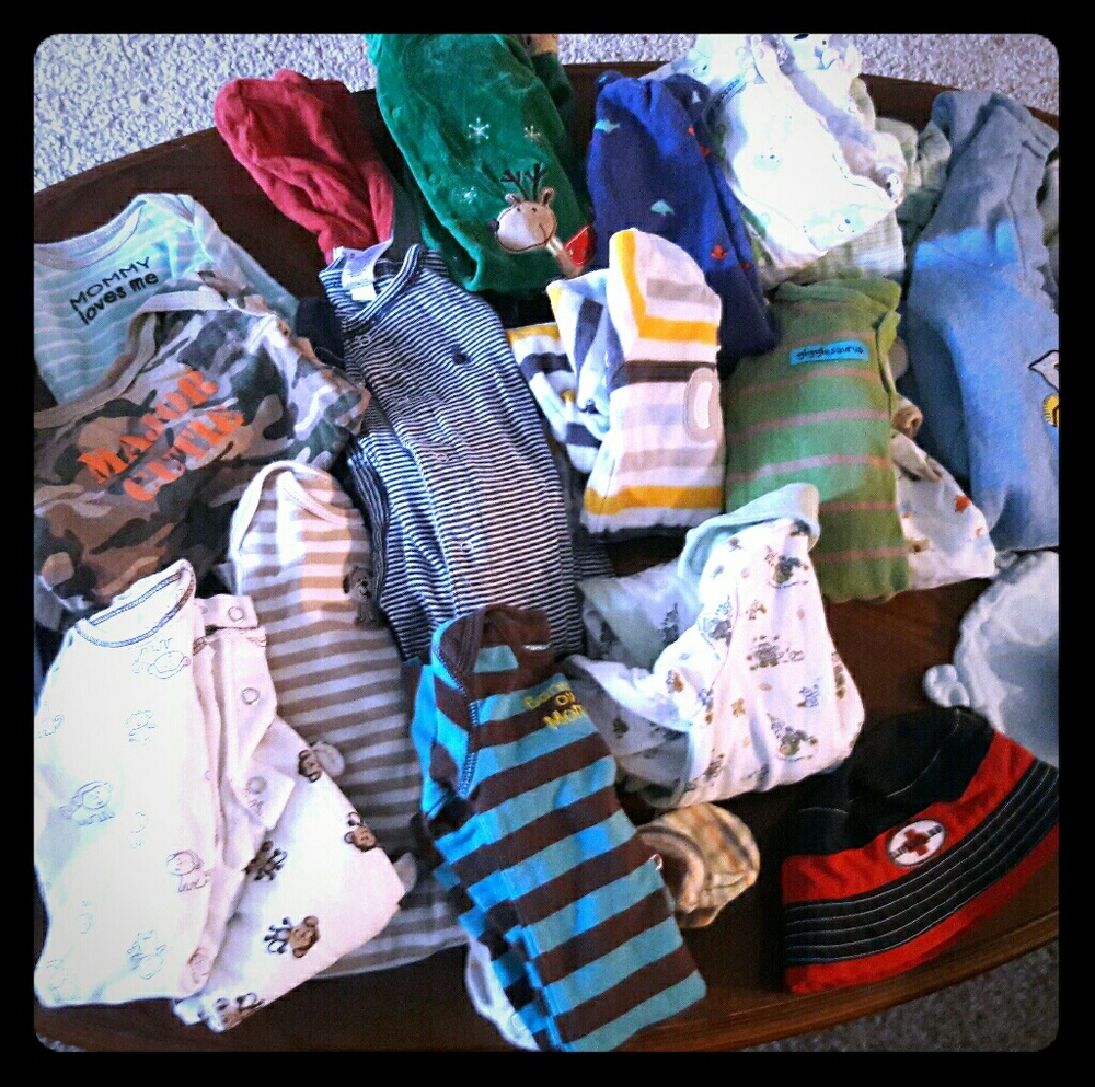 Newborn to 0-3 months lot plus accessories