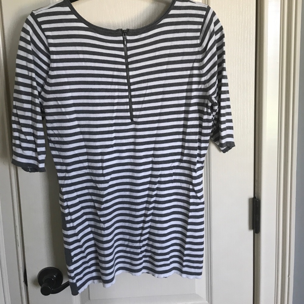 Express Half Sleeve Sweater - Picture 2 of 3