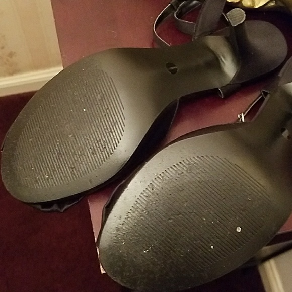 JACQUELINE FERRAR PEEKABOO ANKLE STRAP SHOES - Picture 6 of 7