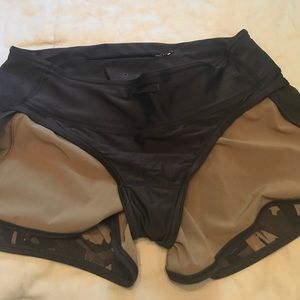 Lululemon speed short size 6...perfect condition
