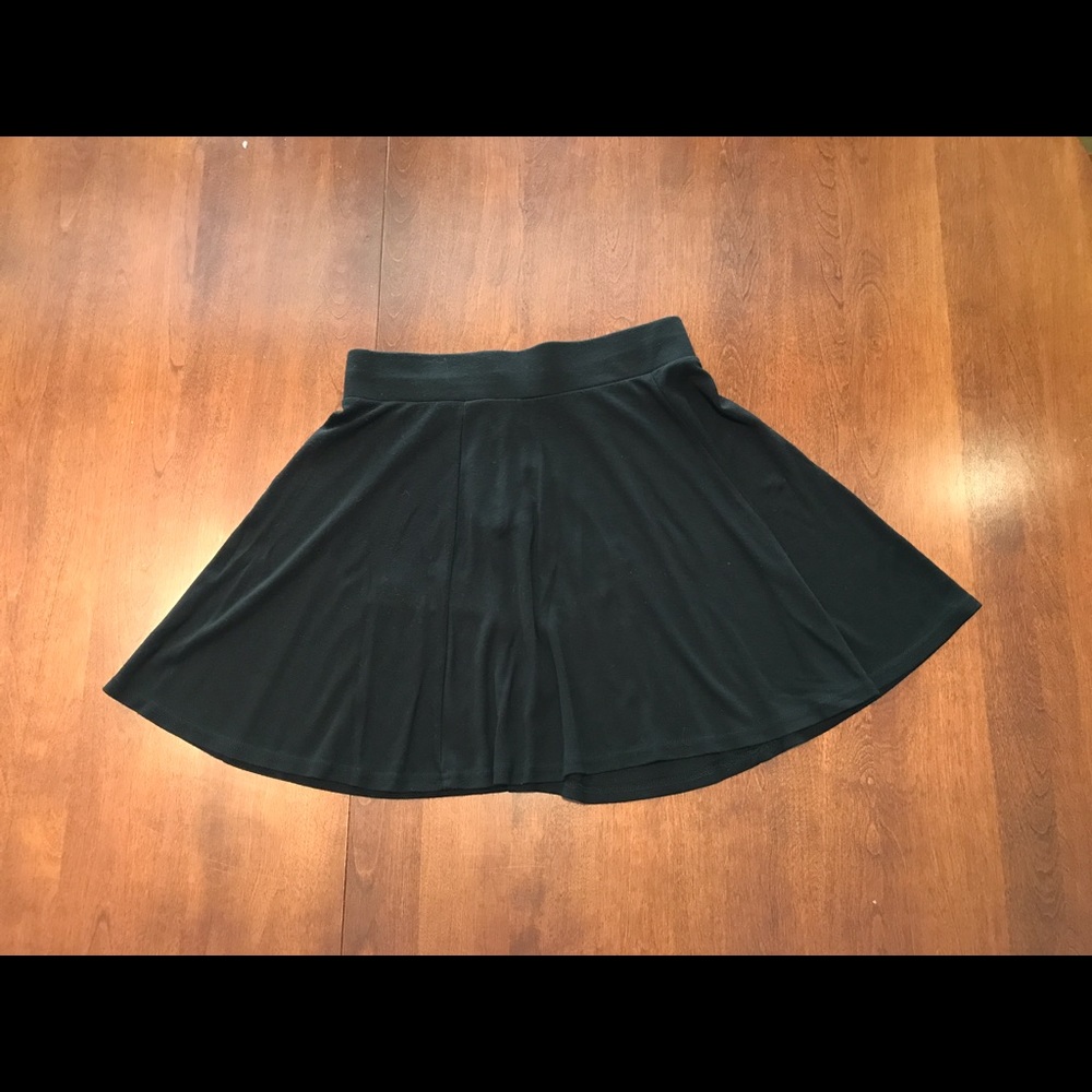 Small black Divided skater skirt