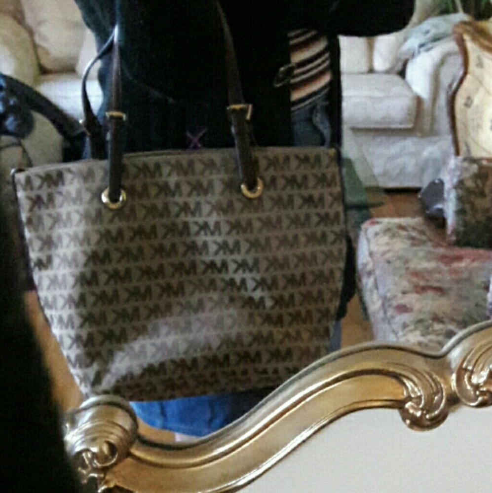 PRICE DROP!! Michael Kors Jet Set Grab Bag / Mocha