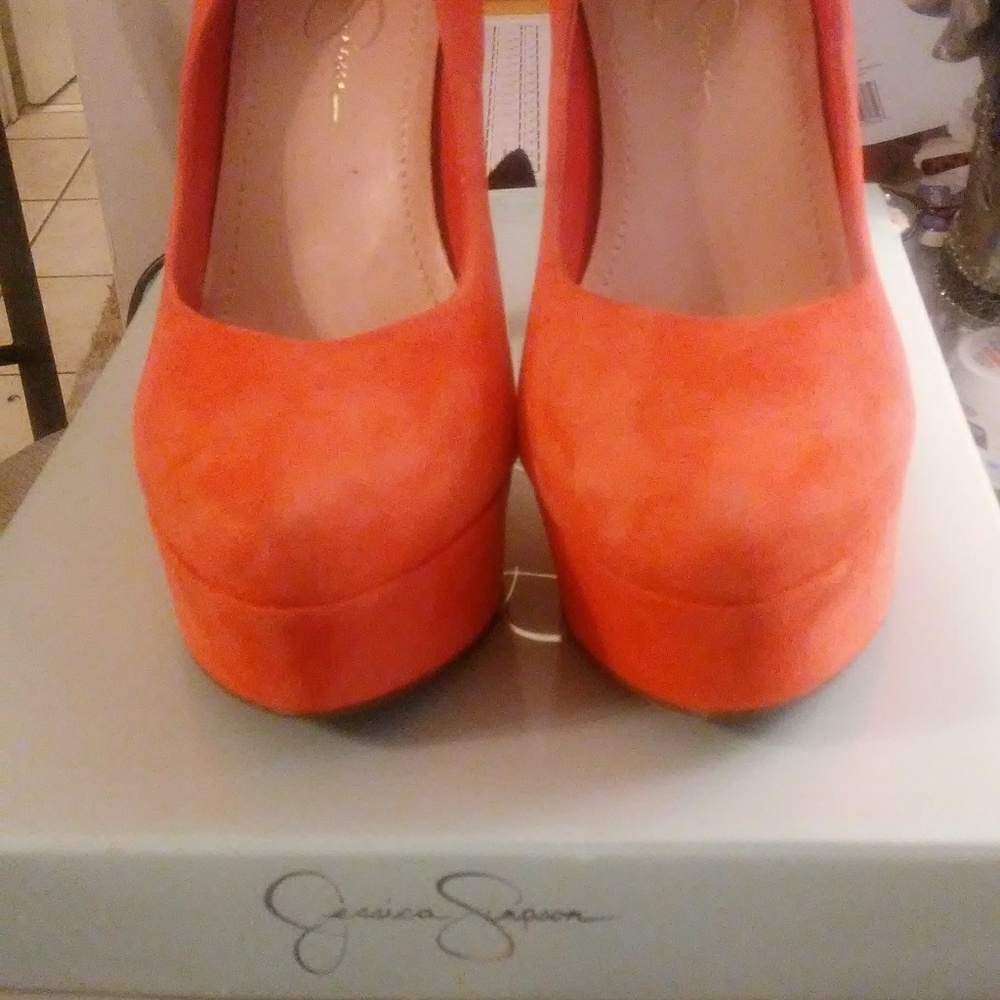 Jessica Simpson platform