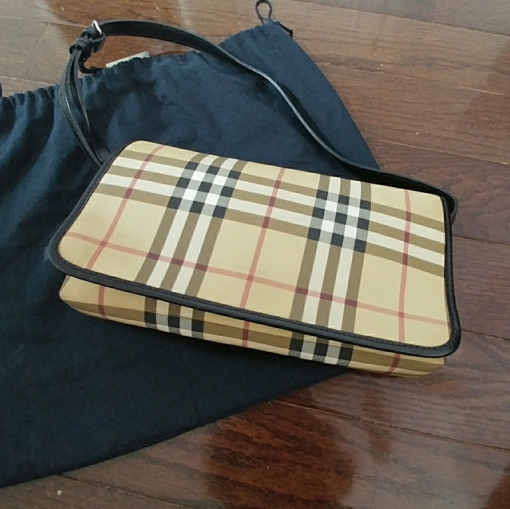 Burberry clasic plaid bag *Authentic*