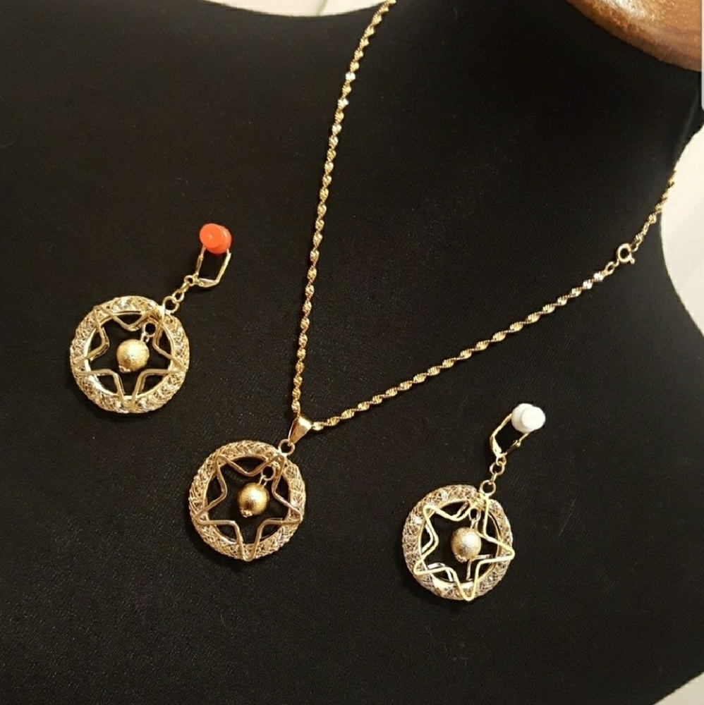 Three piece necklace set