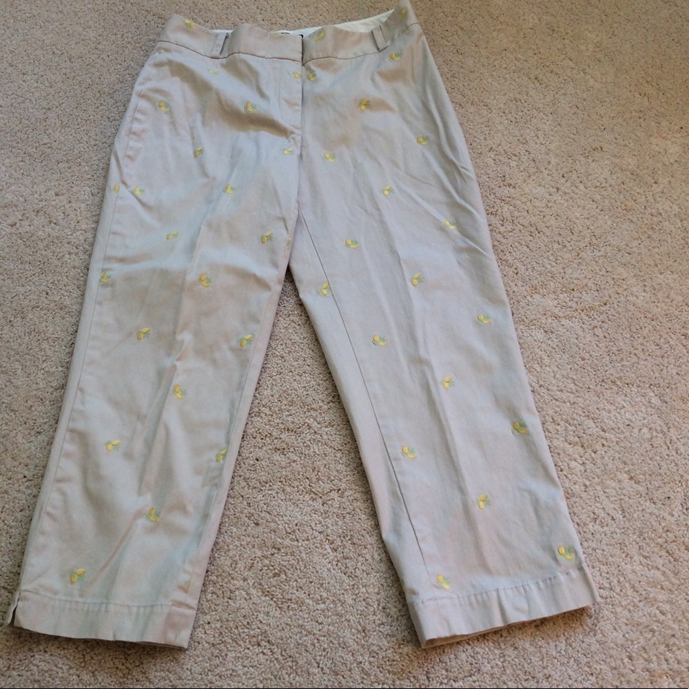 TALBOTS KAKHI CAPRI PANTS. SIZE 6. FUN LEMON MOTIF