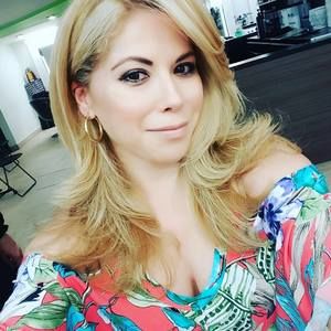 Meet your Posher, Gloria