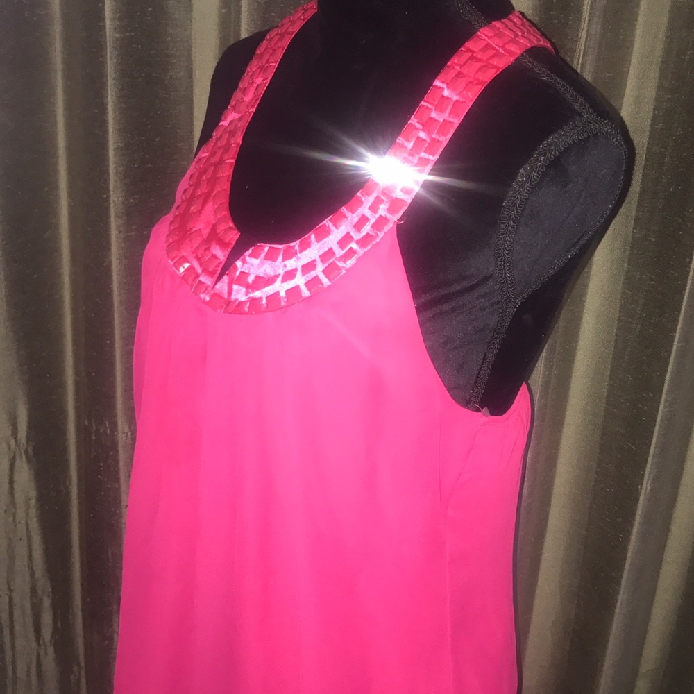 Beautiful 🔥Hot pink 🌺 Jeweled flowy tank