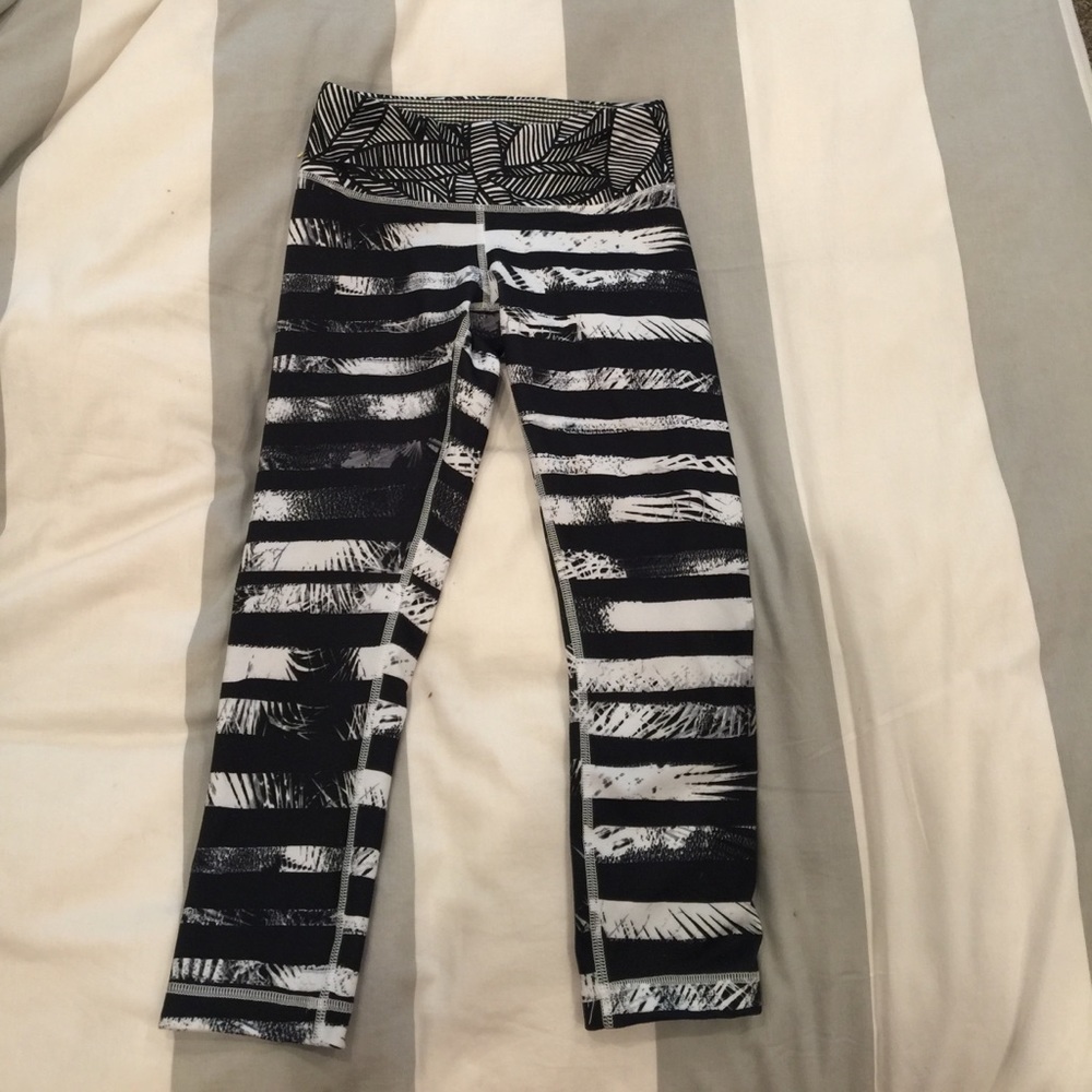 Lululemon stripe palm Capri. Size 4