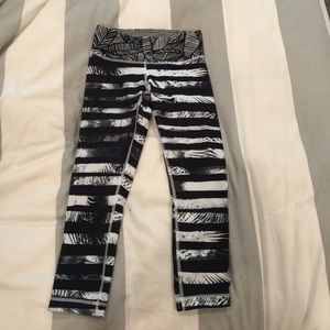 Lululemon stripe palm Capri. Size 4