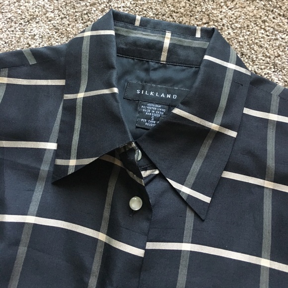 Sleeveless plaid collared top - Picture 2 of 3